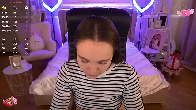 Snapshot of FoxyShy chatting on 03-13-25, 12:46 FoxyShy online show from 03-13-25, 12:46