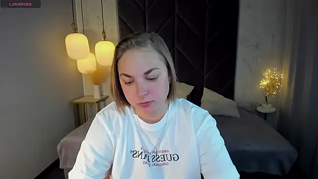 Snapshot of TataArdent chatting on 12-20-24, 02:30 TataArdent online show from 12-20-24, 02:30