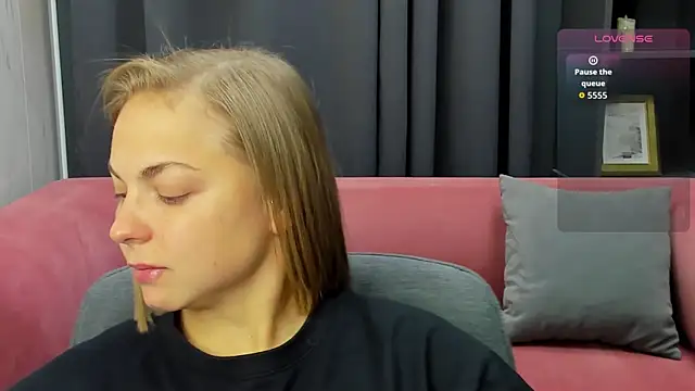 Snapshot of TataArdent chatting on 11-18-25, 08:13 TataArdent online show from 11-18-25, 08:13