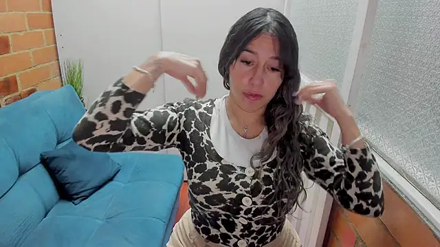 Snapshot of Penelope47 chatting on 10-18-25, 06:52 Penelope47 online show from 10-18-25, 06:52