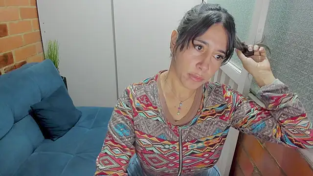 Snapshot of Penelope47 chatting on 10-24-25, 06:48 Penelope47 online show from 10-24-25, 06:48