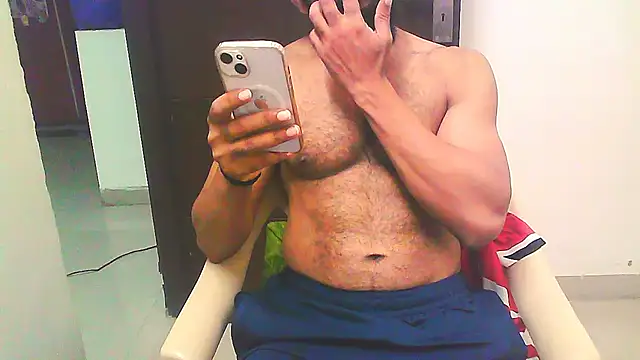 Snapshot of Vbestshow chatting on 10-13-25, 06:57 Vbestshow online show from 10-13-25, 06:57