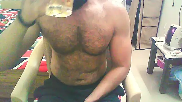 Snapshot of Vbestshow chatting on 11-28-25, 11:35 Vbestshow online show from 11-28-25, 11:35