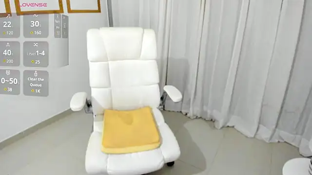 Snapshot of renata_t_ chatting on 01-29-25, 11:25 renata t online show from 01-29-25, 11:25