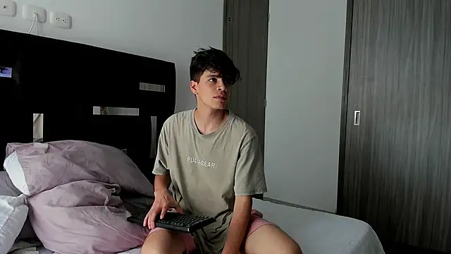 Snapshot of Dimitrixxx__ chatting on 02-06-25, 02:04 Dimitrixxx online show from 02-06-25, 02:04