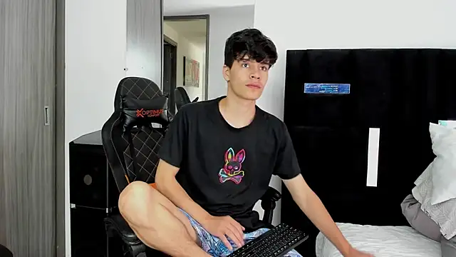 Snapshot of Dimitrixxx__ chatting on 02-13-25, 01:05 Dimitrixxx online show from 02-13-25, 01:05