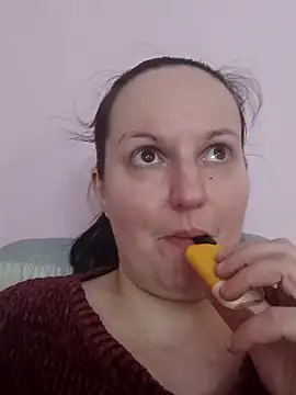 BustyLadyAlma online show from 04-19-26, 06:46