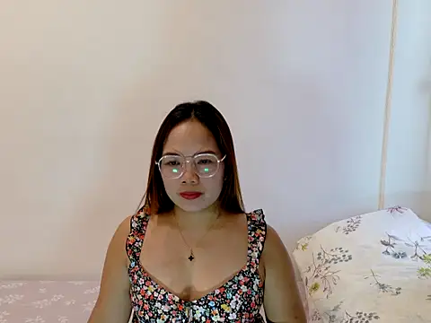BURBERRY69 online show from 05-08-26, 06:52