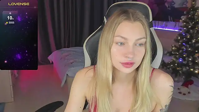 Snapshot of BiMolly chatting on 12-27-24, 07:14 BiMolly online show from 12-27-24, 07:14