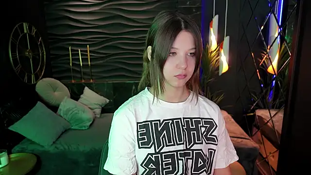 Snapshot of ElizaMild chatting on 01-09-25, 01:13 ElizaMild online show from 01-09-25, 01:13