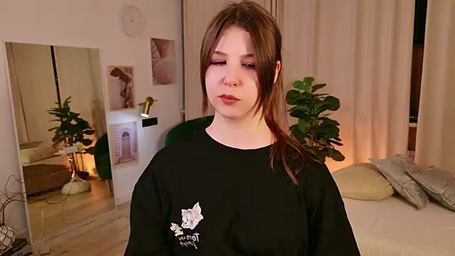 Snapshot of ElizaMild chatting on 06-12-26, 01:21 ElizaMild online show from 06-12-26, 01:21