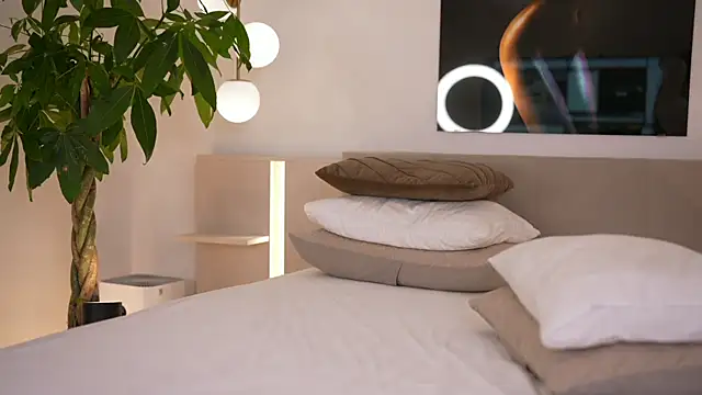 Snapshot of DoviaClaire chatting on 12-05-25, 08:01 DoviaClaire online show from 12-05-25, 08:01