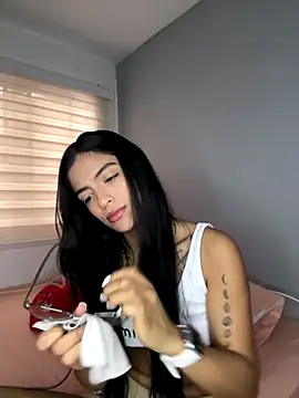 Snapshot of Sammy_pink chatting on 09-22-25, 01:02 Sammy pink online show from 09-22-25, 01:02