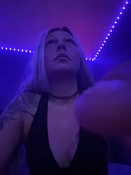 Snapshot of Babii_Nova chatting on 11-25-25, 11:16 Babii Nova online show from 11-25-25, 11:16