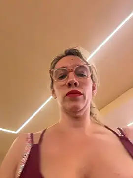 Gatitacarlita online show from 11-24-25, 04:29