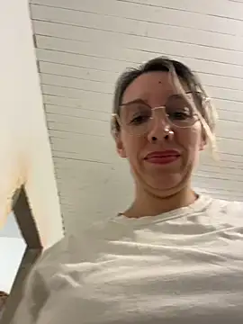 Snapshot of Gatitacarlita chatting on 05-19-26, 05:30 Gatitacarlita online show from 05-19-26, 05:30