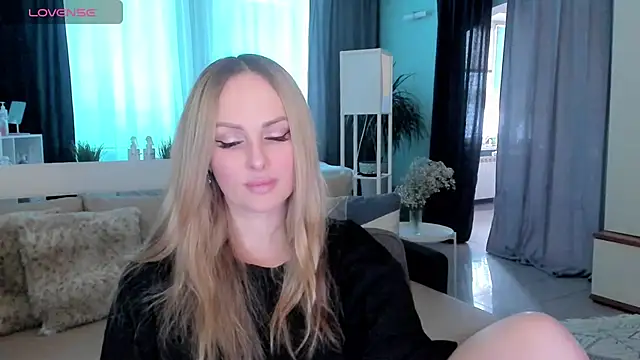 Snapshot of Libby_Nora chatting on 02-04-25, 12:00 Libby Nora online show from 02-04-25, 12:00