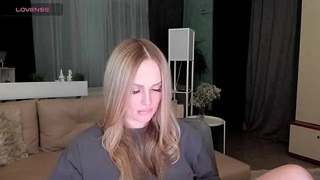 Snapshot of Libby_Nora chatting on 02-08-25, 03:53 Libby Nora online show from 02-08-25, 03:53