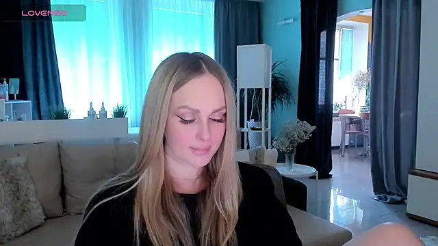 Snapshot of Libby_Nora chatting on 02-15-25, 12:33 Libby Nora online show from 02-15-25, 12:33