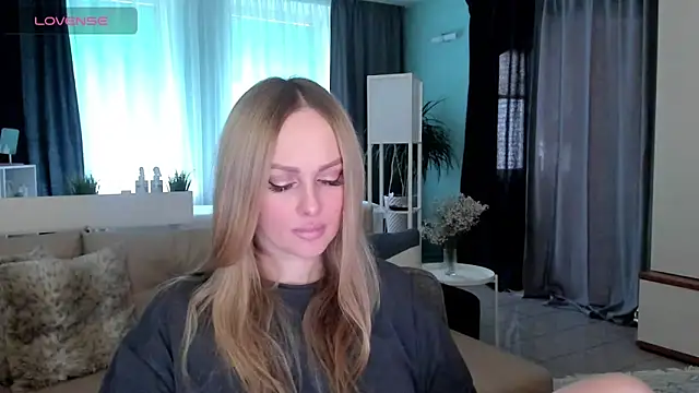 Snapshot of Libby_Nora chatting on 02-18-25, 08:49 Libby Nora online show from 02-18-25, 08:49