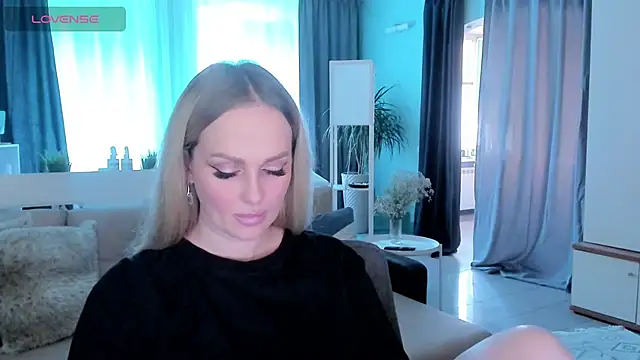 Snapshot of Libby_Nora chatting on 02-26-25, 10:47 Libby Nora online show from 02-26-25, 10:47