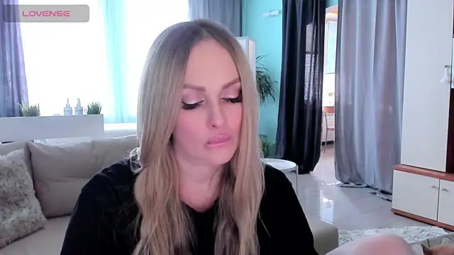 Snapshot of Libby_Nora chatting on 03-14-25, 11:45 Libby Nora online show from 03-14-25, 11:45