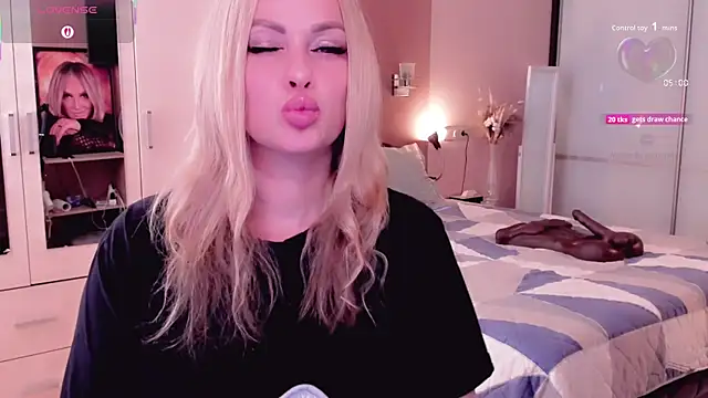 Snapshot of Libby_Nora chatting on 09-30-25, 11:26 Libby Nora online show from 09-30-25, 11:26