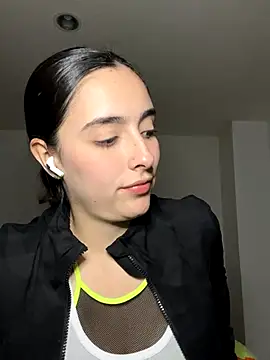 Snapshot of swrennn19 chatting on 10-15-25, 12:55 swrennn19 online show from 10-15-25, 12:55