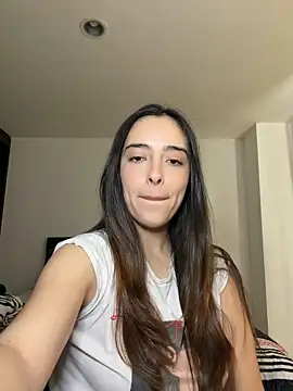 Snapshot of swrennn19 chatting on 10-25-25, 03:51 swrennn19 online show from 10-25-25, 03:51