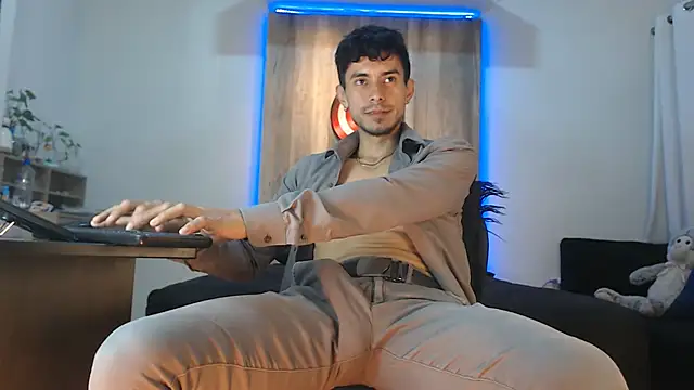 Snapshot of Andrew_4_ chatting on 10-16-25, 04:02 Andrew 4 online show from 10-16-25, 04:02