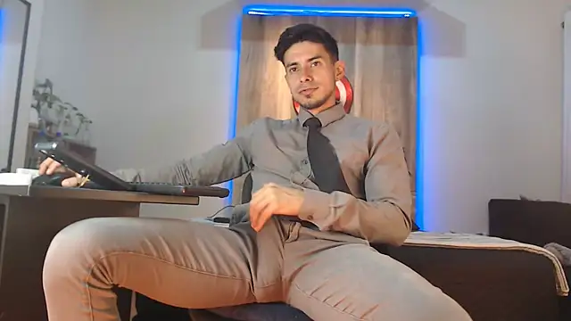 Snapshot of Andrew_4_ chatting on 11-05-25, 03:39 Andrew 4 online show from 11-05-25, 03:39