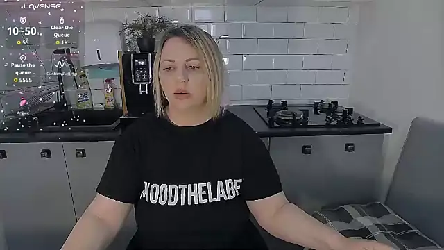 erikaerika online show from 04-17-26, 08:28