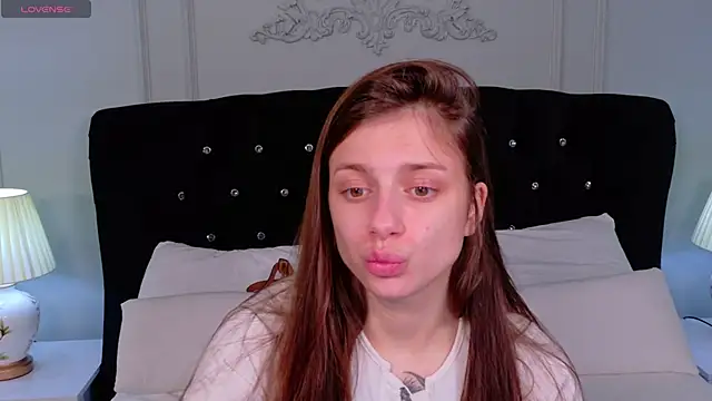 Eille Elfie online show from 09-28-25, 05:57