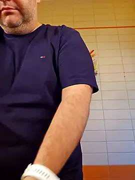 Snapshot of Andrew1900529 chatting on 11-07-25, 09:09 Andrew1900529 online show from 11-07-25, 09:09