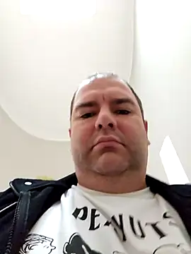 Snapshot of Andrew1900529 chatting on 11-11-25, 10:15 Andrew1900529 online show from 11-11-25, 10:15