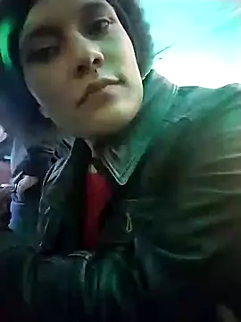 Snapshot of LUNAdeMARTE chatting on 12-16-24, 02:57 LUNAdeMARTE online show from 12-16-24, 02:57