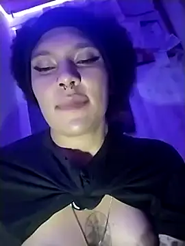 Snapshot of LUNAdeMARTE chatting on 12-22-24, 06:17 LUNAdeMARTE online show from 12-22-24, 06:17