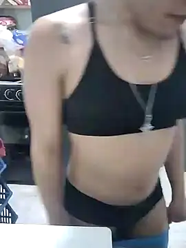 Snapshot of LUNAdeMARTE chatting on 12-30-24, 03:47 LUNAdeMARTE online show from 12-30-24, 03:47