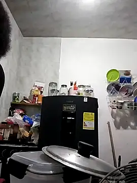 Snapshot of LUNAdeMARTE chatting on 01-09-25, 01:29 LUNAdeMARTE online show from 01-09-25, 01:29