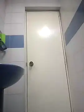 Snapshot of LUNAdeMARTE chatting on 02-25-25, 10:07 LUNAdeMARTE online show from 02-25-25, 10:07