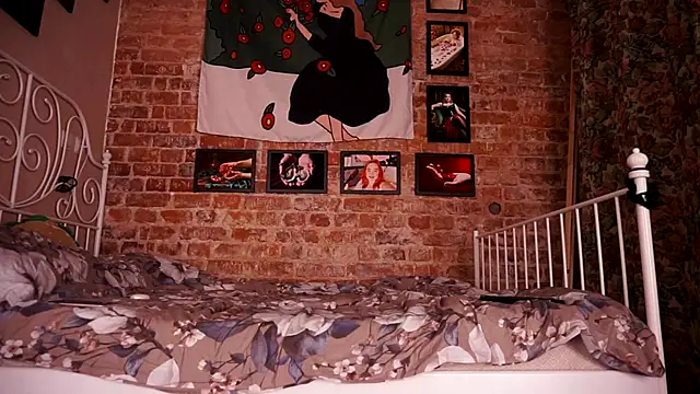 Snapshot of Evelively chatting on 10-24-25, 03:14 Evelively online show from 10-24-25, 03:14