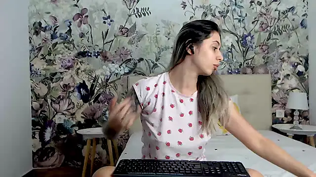 RoseDiamond06 online show from 09-26-25, 08:57