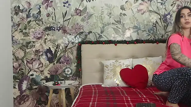 RoseDiamond06 online show from 12-18-25, 02:45