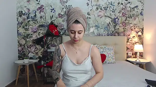 RoseDiamond06 online show from 05-20-26, 01:50