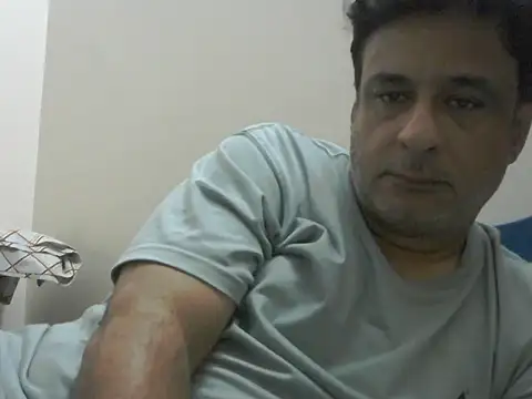 Snapshot of desipapaxxx chatting on 10-04-25, 04:21 desipapaxxx online show from 10-04-25, 04:21