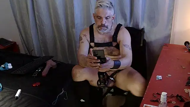 Snapshot of Bostophot73 chatting on 03-20-25, 08:09 Bostophot73 online show from 03-20-25, 08:09