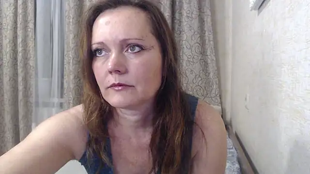 Snapshot of SheLion chatting on 12-04-25, 04:27 SheLion online show from 12-04-25, 04:27