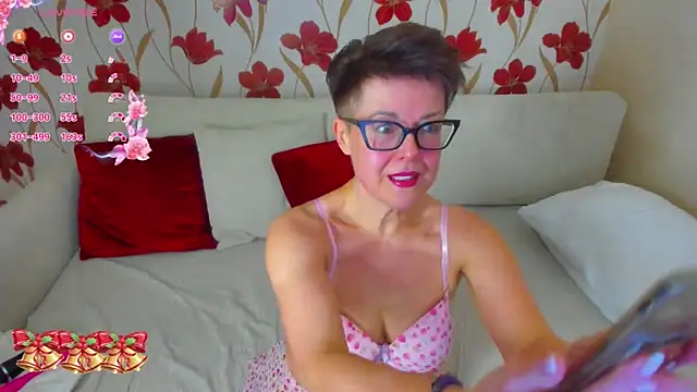 Snapshot of JennAlison chatting on 12-13-24, 12:50 JennAlison online show from 12-13-24, 12:50