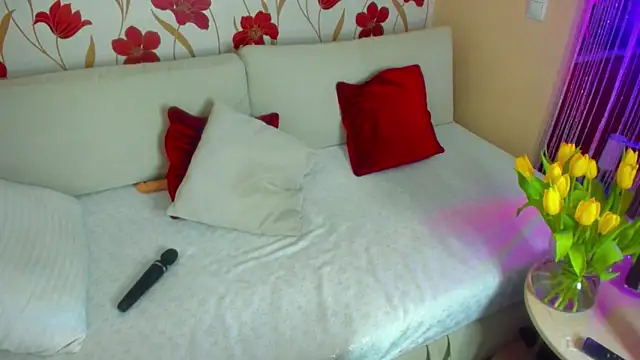 Snapshot of JennAlison chatting on 03-09-25, 01:37 JennAlison online show from 03-09-25, 01:37