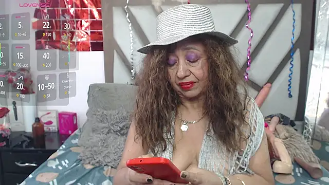 Snapshot of matureluna chatting on 06-26-26, 04:22 matureluna online show from 06-26-26, 04:22